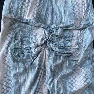 Cute Booty Lounge Snakeskin Print Leggings with Pockets